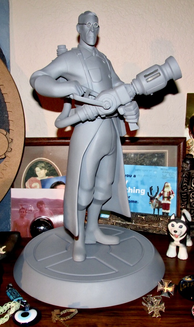 Valve team fortress 2 Grey Medic statue